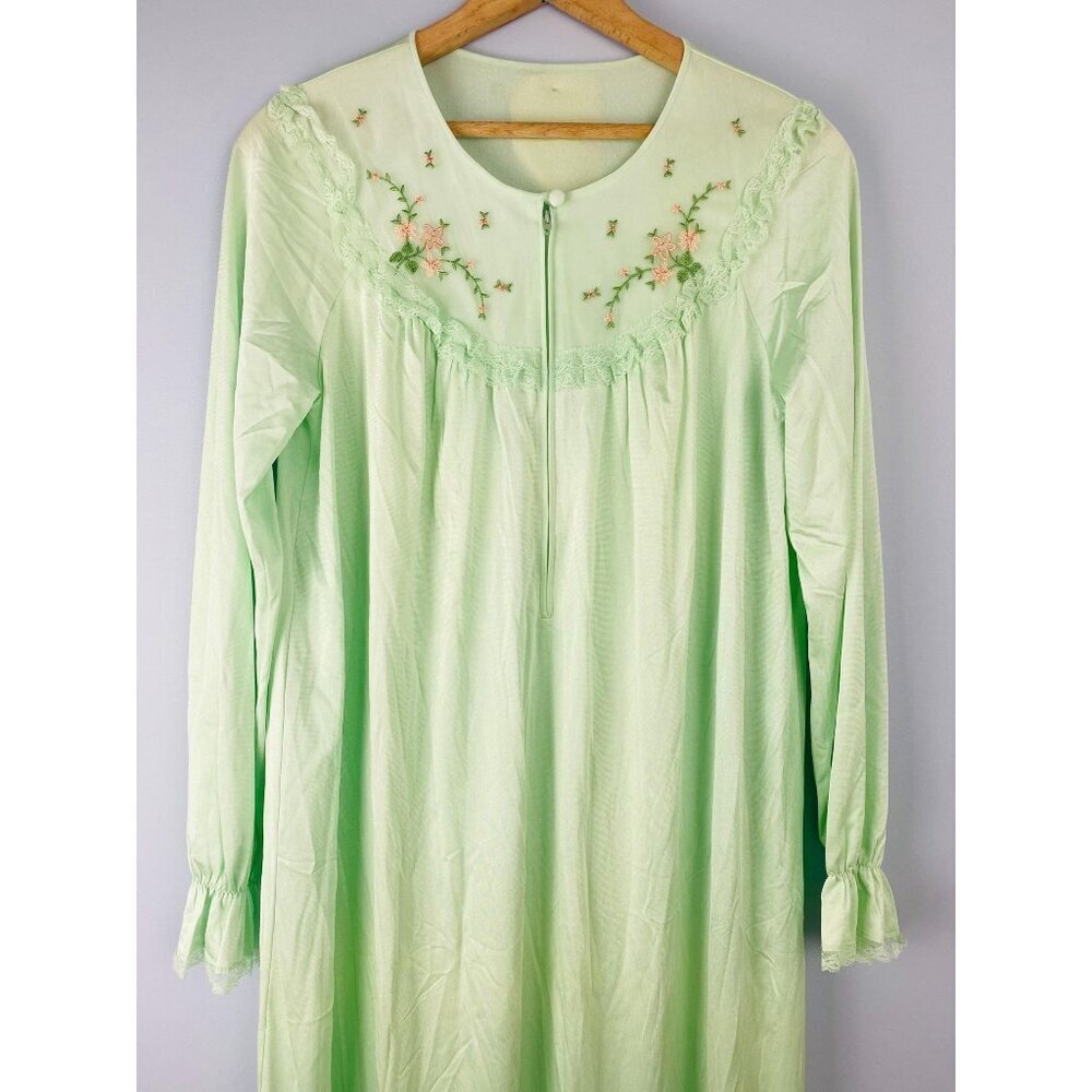 Vintage NWT Shadowline Nightgown with Embroidered Detail, Size Small, Mint Green